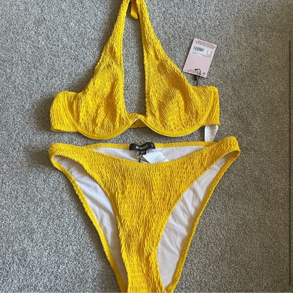 Bikini - Picture 2 of 2